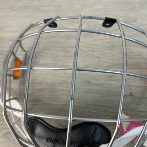 Youth Bauer Hockey Helmet Face Cage - Picture 5 of 5